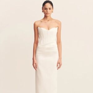 Elegant White Strapless Dress